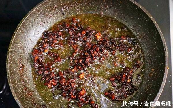 蒸包子时,最忌直接上锅蒸,记住3诀窍,包子暄软蓬松不塌陷