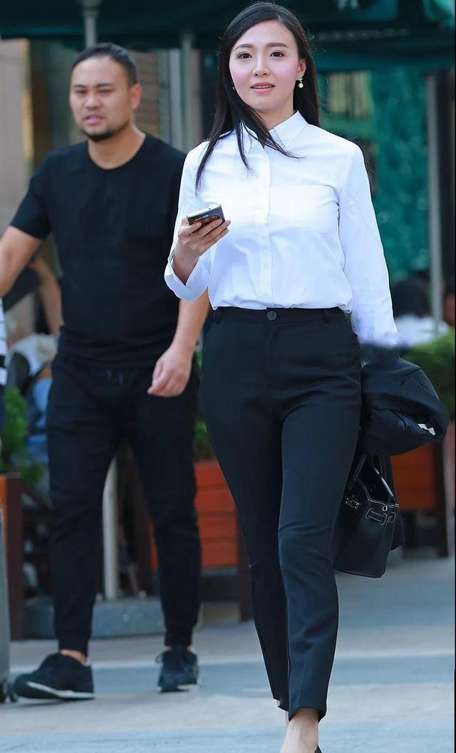 美丽 黑与白的时尚穿搭,经典美丽又时尚,穿出了简约大方的美感