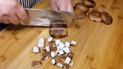  砂锅鸡肉焖|冬天，鸡肉就喜欢这样吃，用砂锅做焖饭，米香肉嫩，天天吃不腻