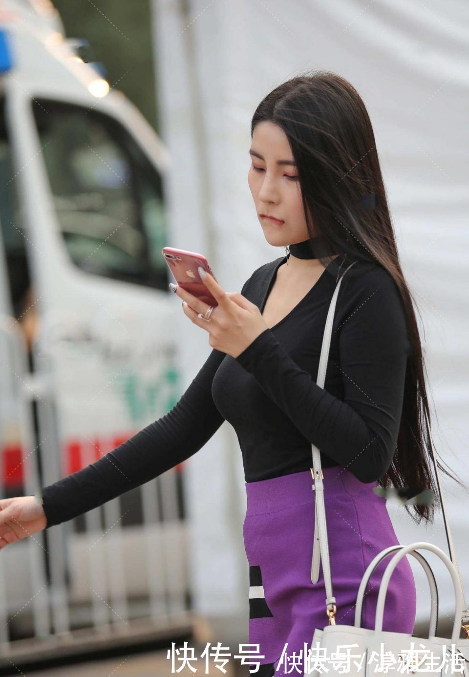 条纹|看完这个姐姐你会知道什么叫微胖才是极品，又活泼又职场风十足