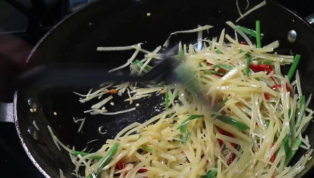 好吃的土豆丝，做法有秘诀，口感脆嫩好吃又下饭