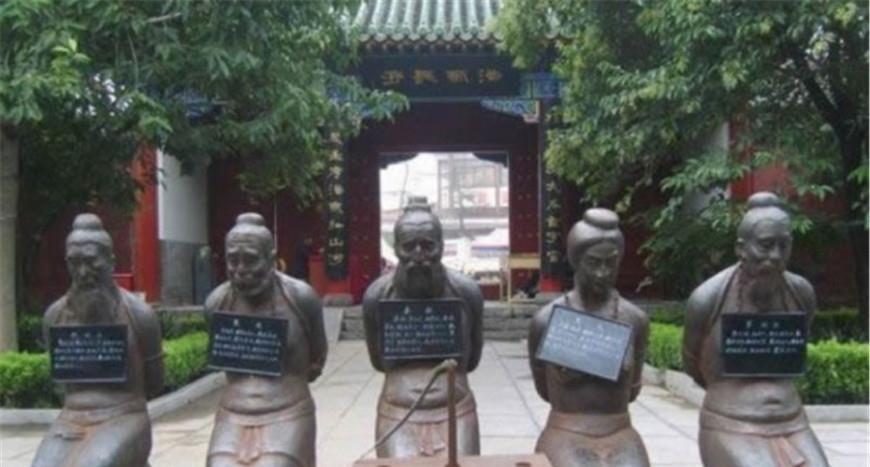 岳飞|岳飞墓前原来跪着5个罪人,现在只剩下4个,其中一个为何不跪了