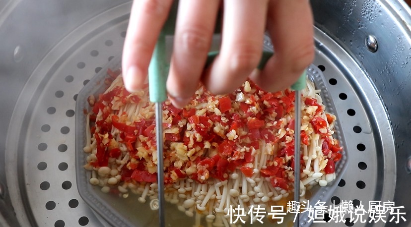 蒜蓉剁椒|教你做最简单的剁椒金针菇,配上秘制蒜蓉剁椒酱,味道超赞