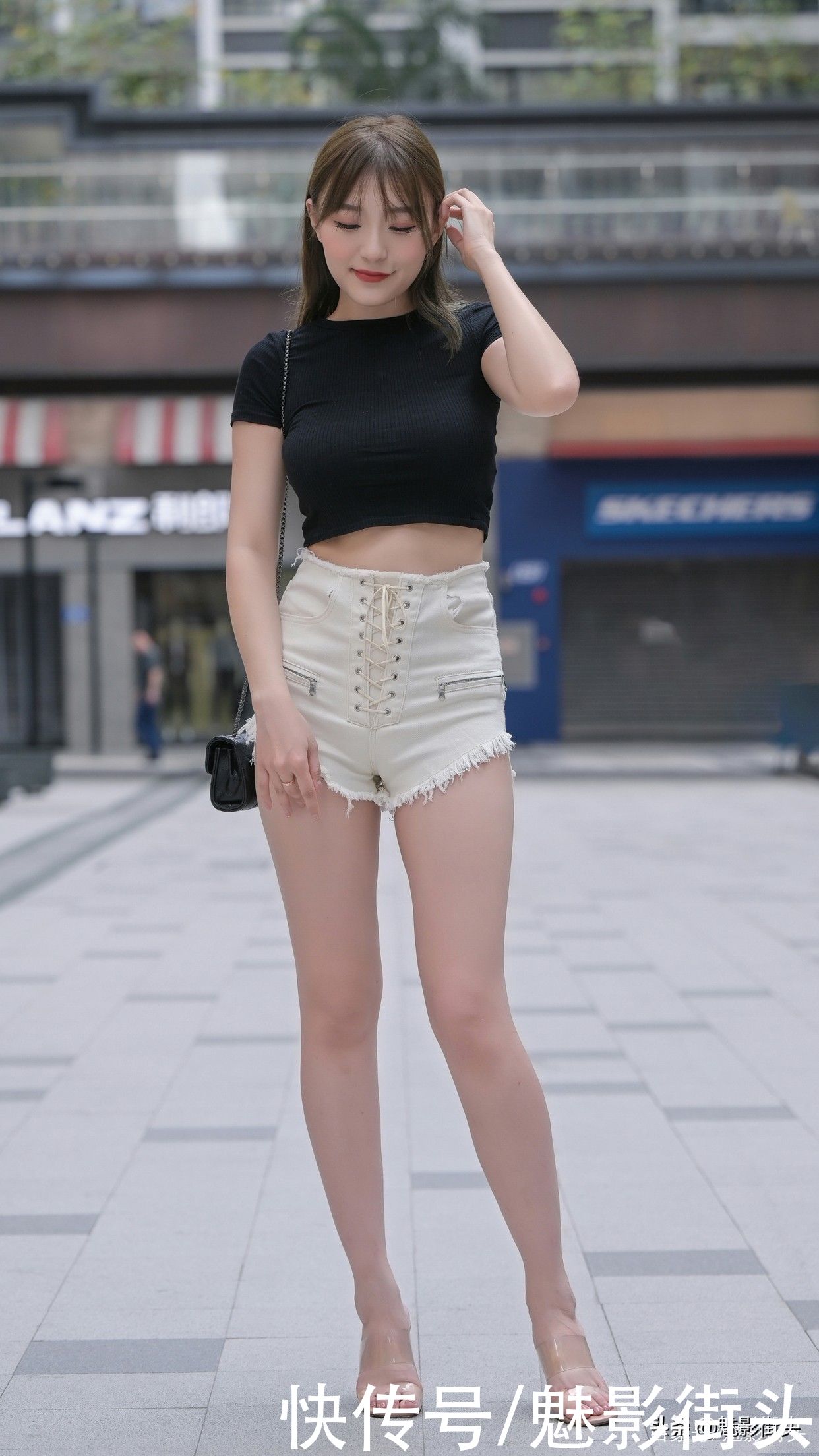 黑白配色|炎夏逛街穿什么？基础款T恤+短裤+黑白配，清凉舒适显身材