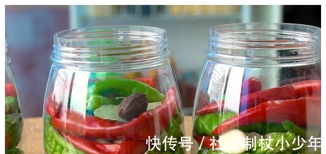 胡椒|苦瓜别再炒鸡蛋了，教你秘制新做法，一次做5斤，放一年都不会坏