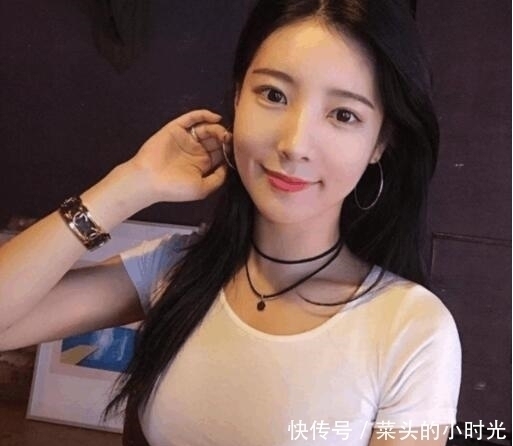 紧致时尚的牛仔裤小姐姐,好身材就是资本,真让人羡慕