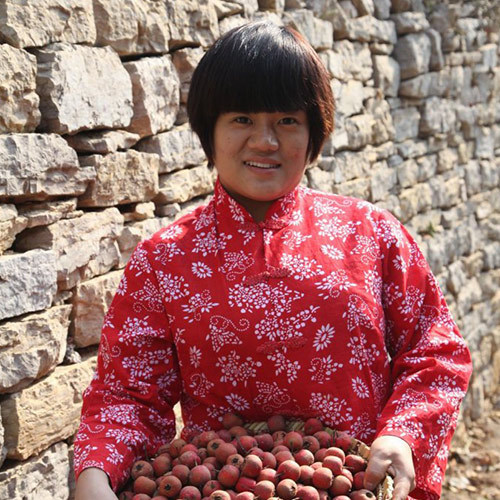 殘疾|“山楂妹”:因殘疾被親生父母拋棄,成名后拒絕認(rèn)親,只愛養(yǎng)父母