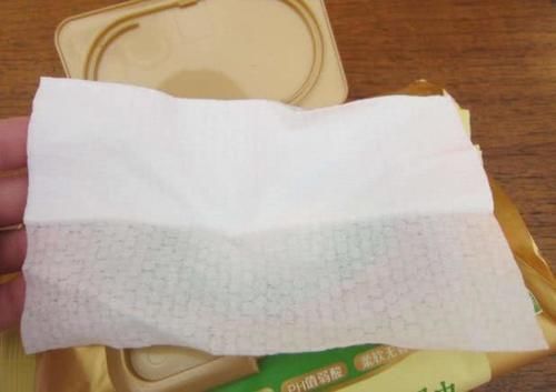 化学成分|无知的家长才会用“湿巾”给宝宝擦屁股,虽然很方便,却害了宝宝