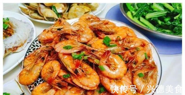 孩子满月爸妈来探望,我特意下厨做了一桌菜,他们都夸我嫁对了!