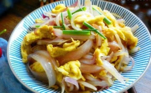  鸡蛋|炒洋葱时加“一宝”，每天炒一盘，赶走癌细胞，血管也通畅了