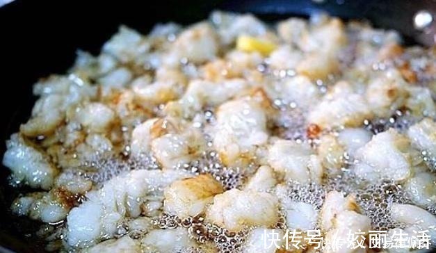 熬猪油最好别只放盐!加一点“它”猪油雪白,放一年不会坏