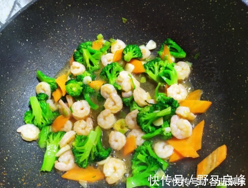 焯水|炒西兰花时不要直接焯水！多加这1步，西兰花又脆又嫩，口感好