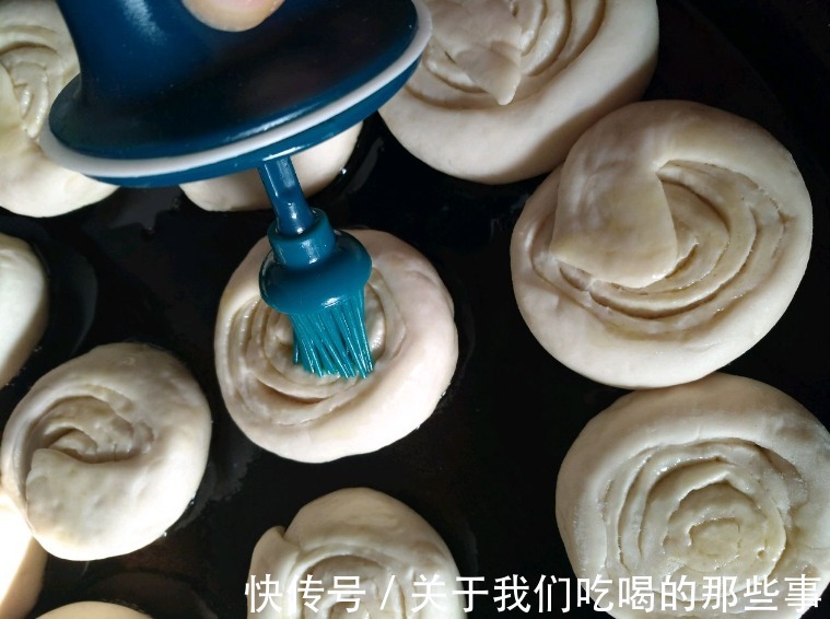 一碗面|早餐学做这种饼,一碗面一碗奶,奶香十足,松软酥脆,营养又好吃