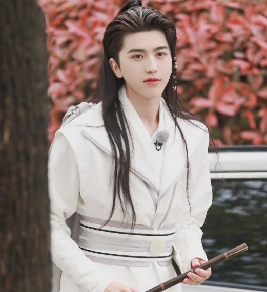 路透|蔡徐坤路透生圖曝光,失去十級美顏濾鏡,這顏值狀態(tài)是認真的嗎?