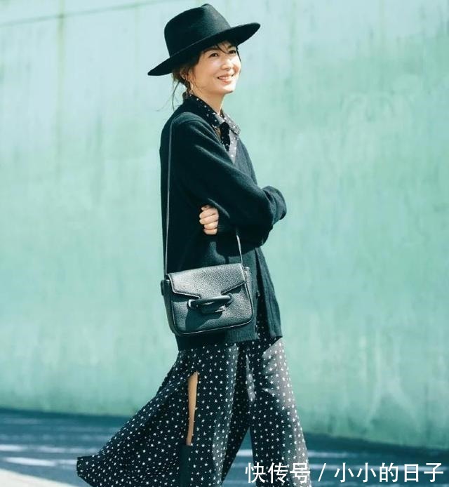 拘束性 奔四奔五的时髦女人,都喜欢用针织衫搭配,减龄百搭又显气质!