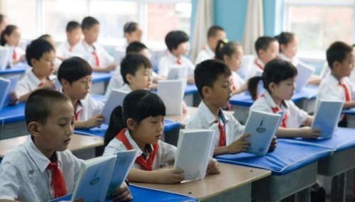 小学生作文《给爸爸的一封信》，100字用11个成语，网友甘拜下风