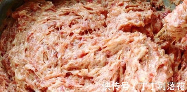 饺子|调饺子馅最忌讳的调料，10个人有9个放错，难怪饺子不香，有怪味！