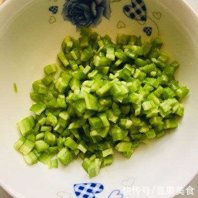 苦瓜|这样做苦瓜鸡蛋饼，隔壁小孩都馋哭了