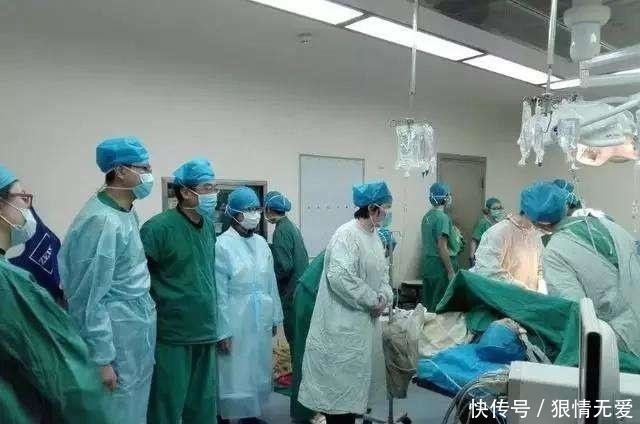 羊水|产妇出现羊水栓塞很危险,身体如果有这3种状况,要及时告诉医生!