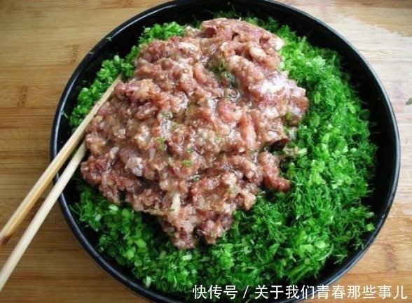 包肉饺子时,肉需要炒熟吗?很多人不懂,难怪不香不嫩,涨知识了