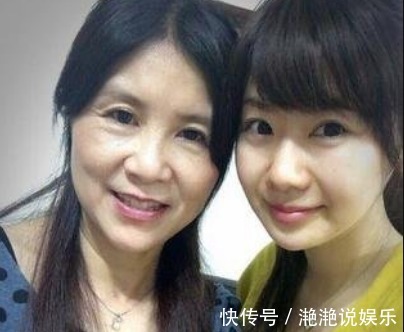 生育期|妹妹23岁生娃,姐姐31岁生娃,双胞胎姐妹再同框,差距不是一般大