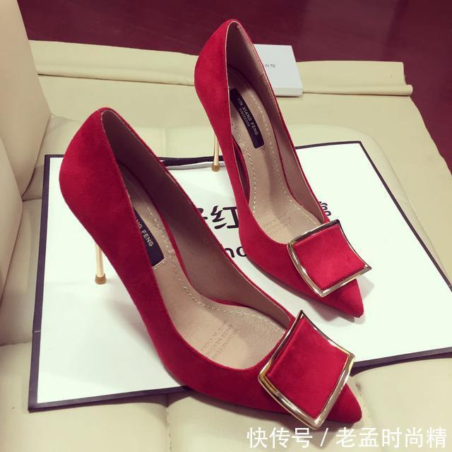 一字扣 红色高跟鞋可不能乱穿哦!一不小心就会变成土鳖