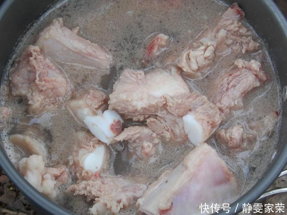 炖排骨汤,别只知道焯水,多做一步,排骨又鲜又嫩还没有腥味