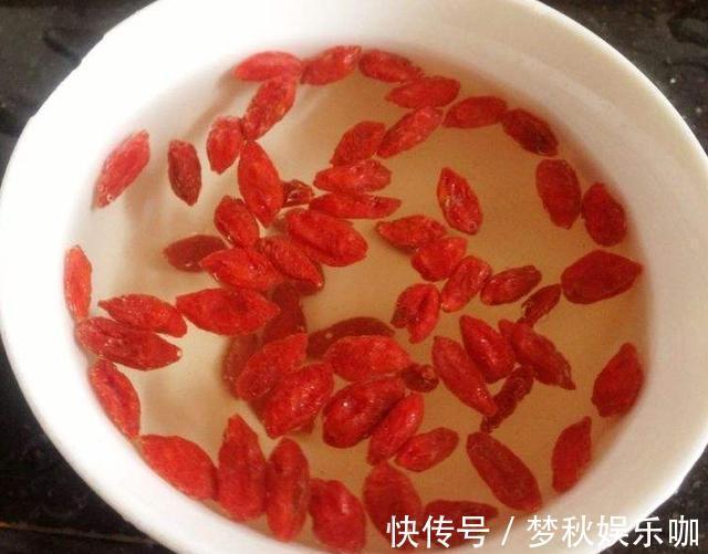 发酵|枸杞和鸡蛋,90岁老爷爷经常这样吃,脸上的皱纹少了,精神好了