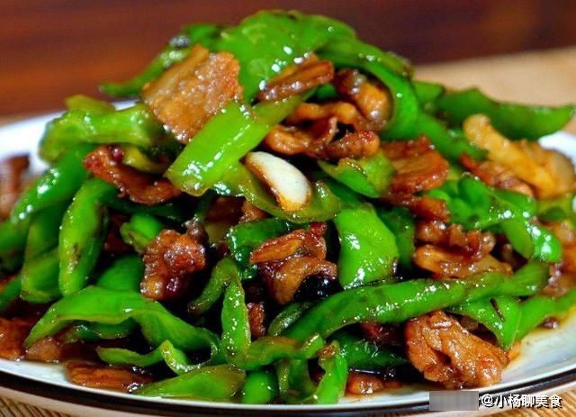 做辣椒炒肉时，先炒辣椒还是猪肉？顺序弄错了，难怪肉不香也不嫩