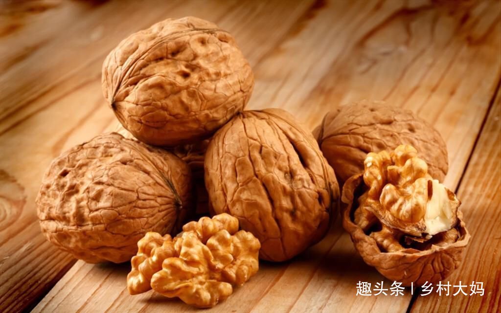 面色|核桃和此物一起煮，面色红润，皱纹消失了，睡眠也好了，早吃早好