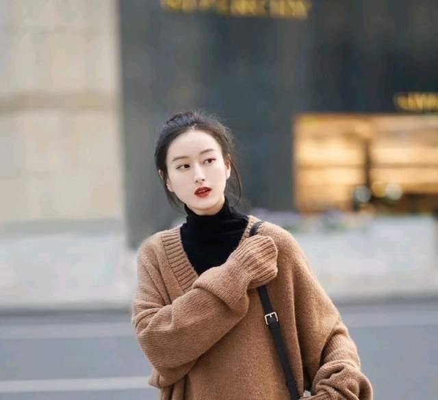 正确 这才是毛衣的正确穿搭,简单优雅又减龄,轻松穿出20岁的感觉