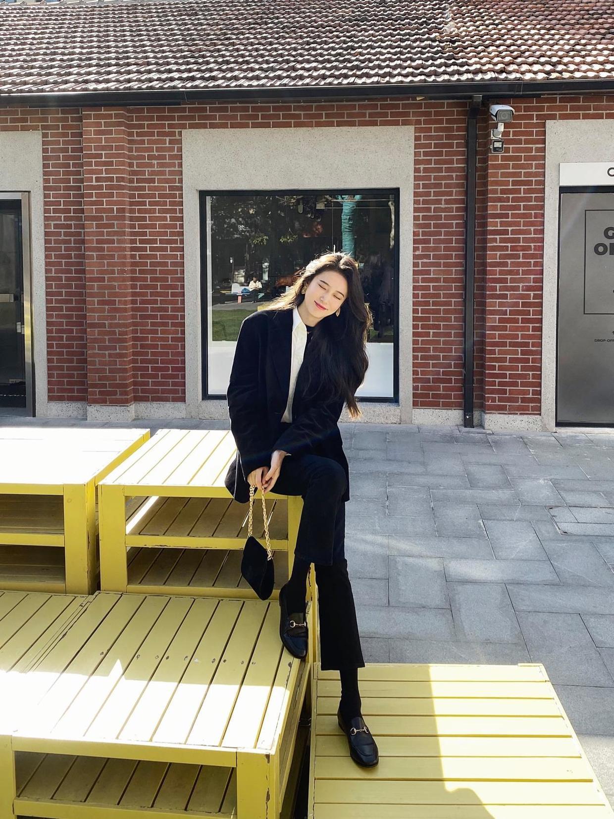 驼色 这个冬天“灯芯绒西装”火了,保暖还有大女人韵味,值得借鉴