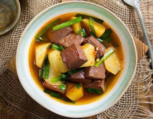  做法|精选美食：猪血韭菜萝卜、瘦肉拌粉皮、卤猪蹄、酸辣开胃泡鸡爪的做法