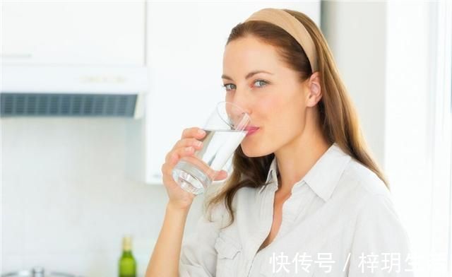 多喝水|高血脂的人日常需要有哪些忌口?专家提醒:这3种食物需要注意