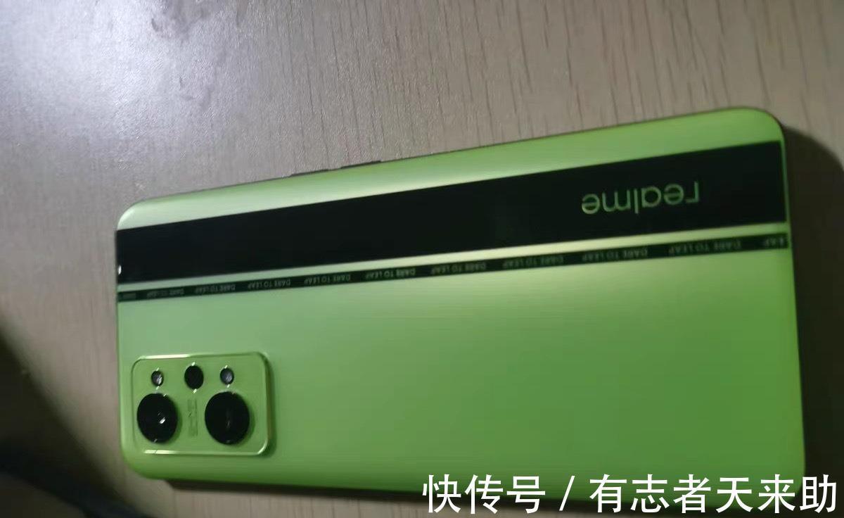 散热|友商真香中端机，三星E4屏+5000mAh+65W闪充，性价比不输红米K40