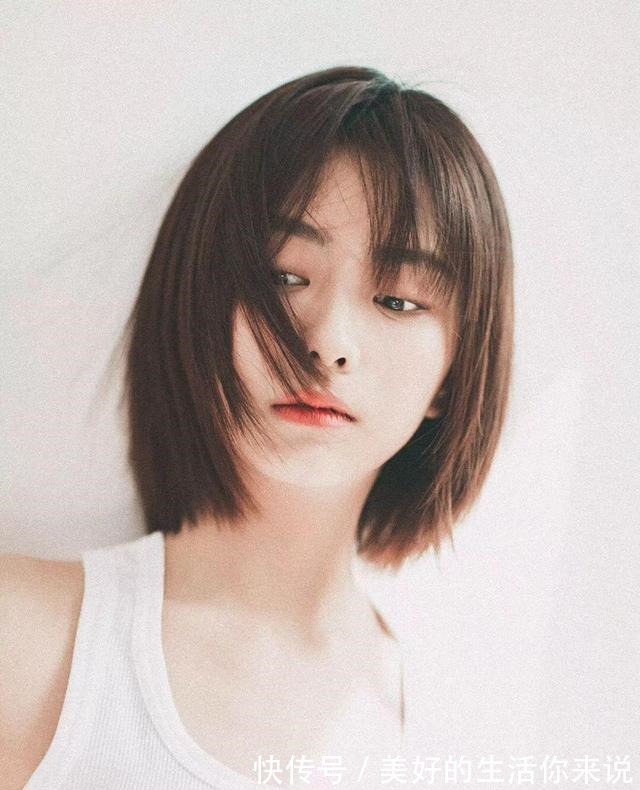 卷发 40岁+的女士换发型,与其装嫩,不如让人看到随意打扮的精致感!