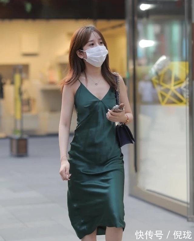 减龄 好看洋气的包臀裙穿着增添简约的美感,轻盈舒适又雅致,时尚减龄