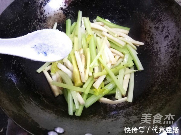 杏鲍菇|医生不会告诉你，它是强碱性食物，补血防脱发，上年纪的人要多吃