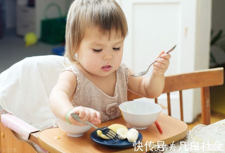 宝妈|孩子什么时候能开始吃“大人饭”？满足两个条件后，家长再做决定