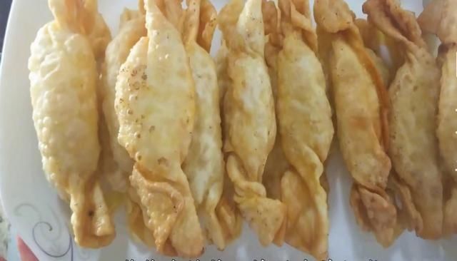 饺子|苹果加饺子皮，教你秘制小零食，香甜酥脆，每次一大盘不够吃