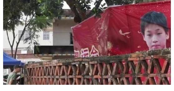 小写手|黄渤一语道破全红婵处境,富在深山却有远亲!网红带燃气做饭蹲守