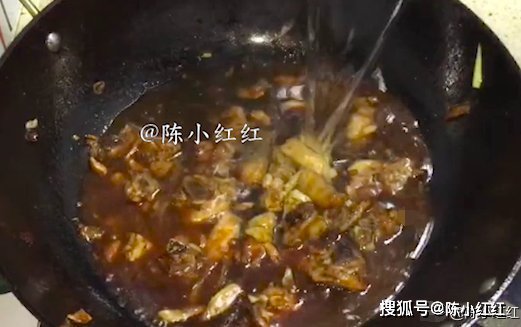 乱炖鸡肉炖萝卜,香辣过瘾,配上米饭吃超级的下饭,全家人都爱吃