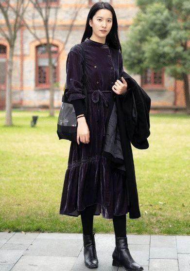 小姐姐|长发披肩的小美女，身穿黑白衣装，甜美可爱