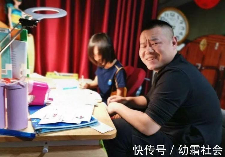 弟弟|姐姐辅导弟弟写作业,一个大哭一个偷笑,家长:我家晚间场景再现