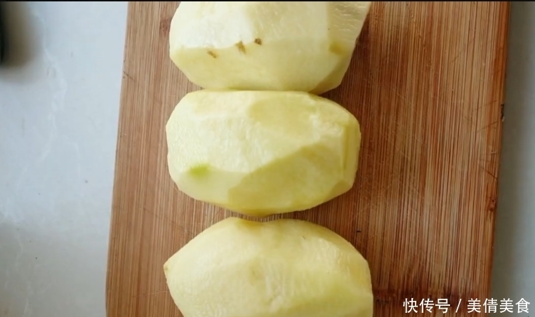 炸土豆片撒上这种调料,香味瞬间提升10倍,一盘上来秒光。