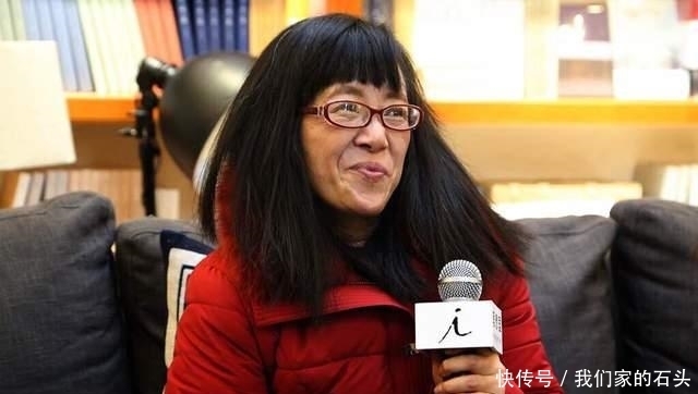 余秀华|余秀华:本是农妇却一夜走红,脑瘫作家15万休夫,曾怒怼键盘侠