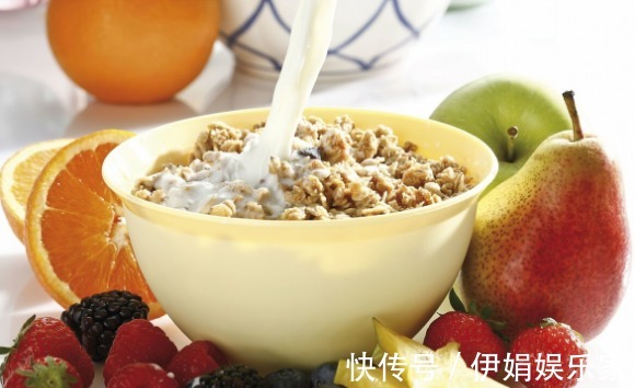 血糖|有高血压糖尿病,还能吃零食吗医生推荐3种,适量吃有益健康