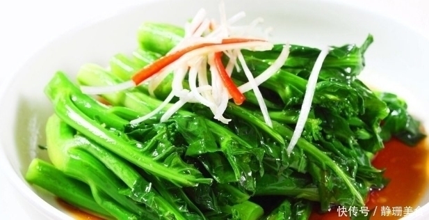 不管炒什么青菜,在下锅前都多加“1步”,菜叶绿的发亮