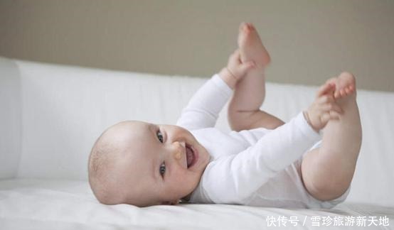 会翻身|三翻六坐八爬。宝宝三个月还不会翻是什么原因这样训练就好啦