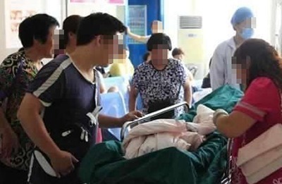 顺产|孕妇迟迟未生产,婆婆拒绝手术进行,剖开肚子时医生被吓到了